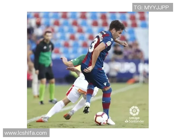 成都足球队以82分领跑挑战赛积分榜展现强劲实力 成都足球队以82分领跑挑战赛积分榜展现强劲实力