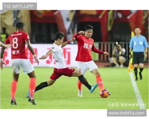 杭州足球队与深圳足球队赛后复盘分析球员个人能力表现与战术执行