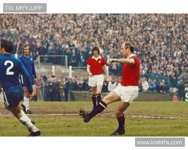 足球明星张开手臂庆祝胜利瞬间展现激情与荣耀的完美结合 足球明星张开手臂庆祝胜利瞬间展现激情与荣耀的完美结合